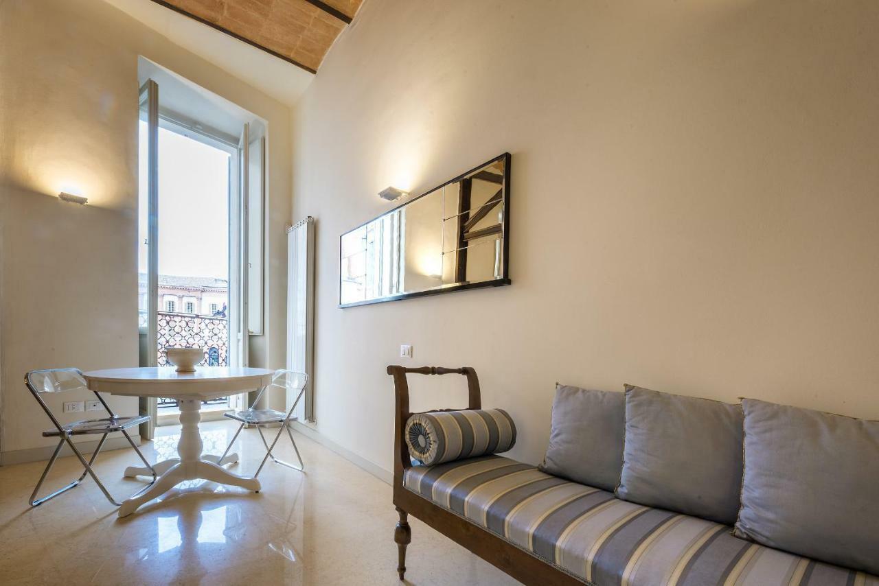 Апартаменты La Residenza In Piazza Grande Фолиньо Экстерьер фото